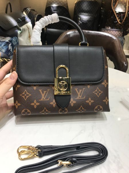 2021 women handbag luxurys designers bags womens underarm chain small square messenger totes fashion adjustable shoulder straps handbags lv
2021 women handbag luxurys designers bags womens underarm chain small square messenger totes fashion adjustable shoulder straps handbags lv