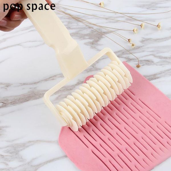 baking & pastry tools pie pizza cookie cutter plastic hob knife creative embossing dough roller lattice big size
baking & pastry tools pie pizza cookie cutter plastic hob knife creative embossing dough roller lattice big size