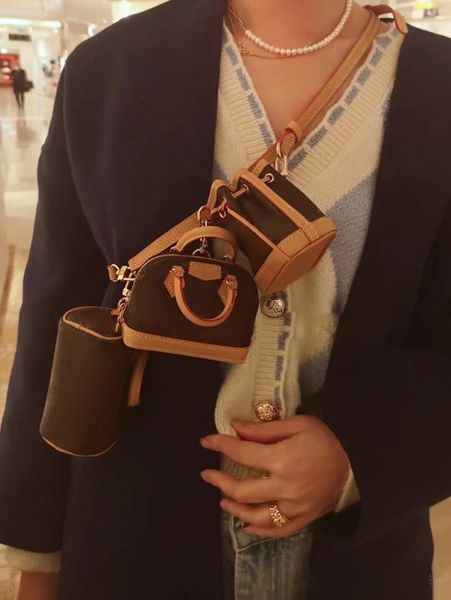2023 r new three-piece mini three-in-one messenger bag shoulder bag 5a fashion luxury mens womens clutch with box 
2023 r new three-piece mini three-in-one messenger bag shoulder bag 5a fashion luxury mens womens clutch with box