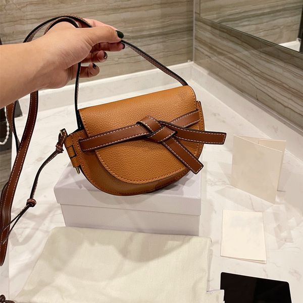 crossbody bag shoulder bags designer luxury cross body saddle purse wallet genuine leather fashion brand high-quality 4 colors size 21*14 cm
crossbody bag shoulder bags designer luxury cross body saddle purse wallet genuine leather fashion brand high-quality 4 colors size 21*14 cm