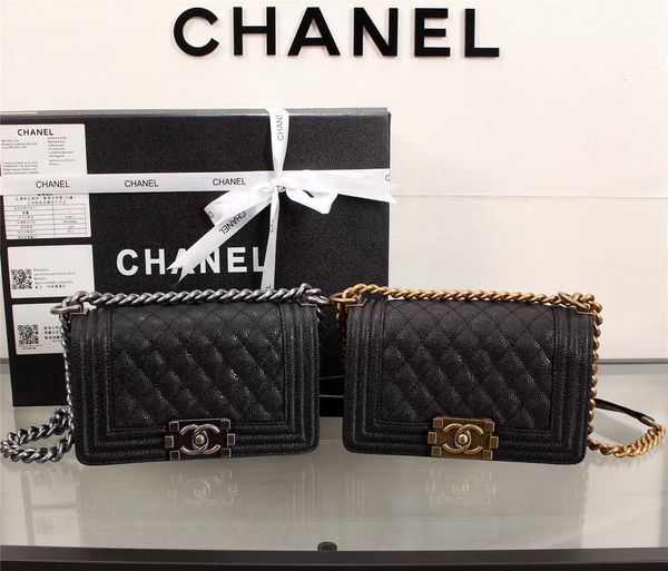 2021 women's handbag brand luxury designer bag leather gold chain silver chain side-action bag black purse shoulder purse black
2021 women's handbag brand luxury designer bag leather gold chain silver chain side-action bag black purse shoulder purse black