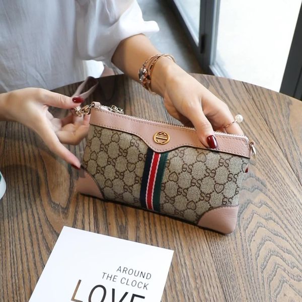 wallet handbag women's large capacity 2021 fashion multifunctional holding messenger mobile phone soft leather small bag grasping, Red;black
wallet handbag women's large capacity 2021 fashion multifunctional holding messenger mobile phone soft leather small bag grasping, Red;black