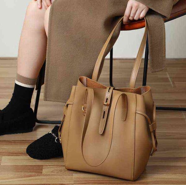 nxy evening bags bag 2022 new fashion leather portable live broadcast one shoulder large capacity versatile tote bucket women's bag 220
nxy evening bags bag 2022 new fashion leather portable live broadcast one shoulder large capacity versatile tote bucket women's bag 220