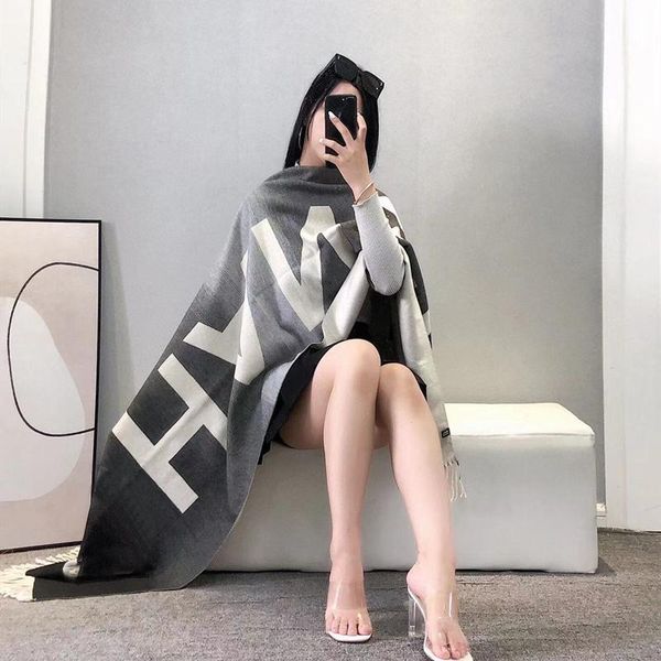 scarves 2021 autumn winter luxury cashmere letter print gradient women's scarf shawl, Blue;gray
scarves 2021 autumn winter luxury cashmere letter print gradient women's scarf shawl, Blue;gray
