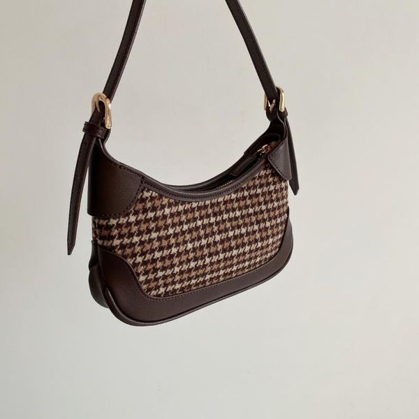 evening bags 2021european and american women's satchel trend french underarm bag retro design single shoulder handbag purse
evening bags 2021european and american women's satchel trend french underarm bag retro design single shoulder handbag purse