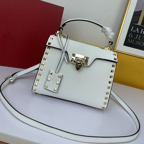 women's rivet handbags original brand fashion ladies shoulder bags large-capacity designer luxury messenger bag
women's rivet handbags original brand fashion ladies shoulder bags large-capacity designer luxury messenger bag