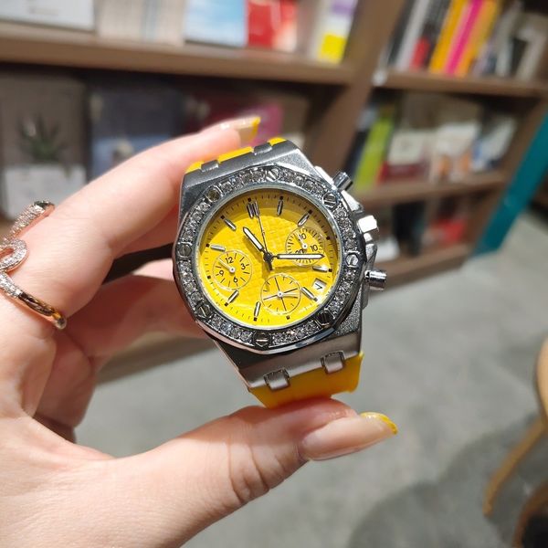 fashionable full diamond oak precise quartz watch for men and women, Slivery;brown
fashionable full diamond oak precise quartz watch for men and women, Slivery;brown