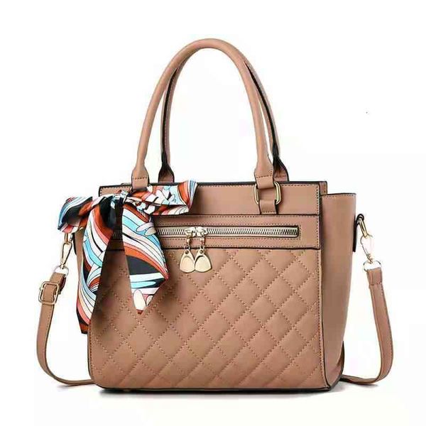 2021 new full pu casual princess handbag shoulder bag fashion women's bag
2021 new full pu casual princess handbag shoulder bag fashion women's bag