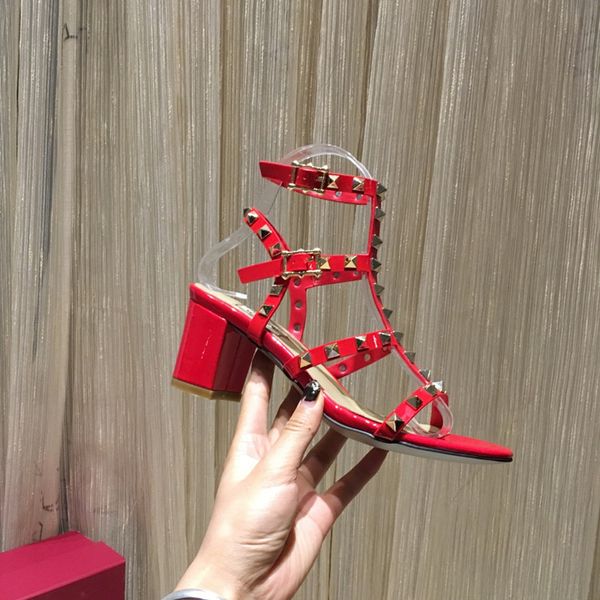 2021 designer women's sandals luxury custom logo35-40 multiple colors optional leather material thick heel stable, Black
2021 designer women's sandals luxury custom logo35-40 multiple colors optional leather material thick heel stable, Black
