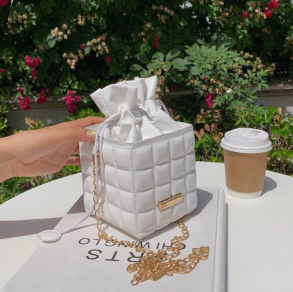 embroidered thread women bags 2021 spring/summer trendy fashion messenger chain one-shoulder bucket bag
embroidered thread women bags 2021 spring/summer trendy fashion messenger chain one-shoulder bucket bag