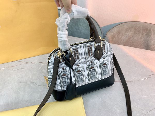 2021 with lock alma bb fashion women shoulder bags chain messenger leather handbags shell wallet purse ladies cosmetic crossbody bag tote
2021 with lock alma bb fashion women shoulder bags chain messenger leather handbags shell wallet purse ladies cosmetic crossbody bag tote