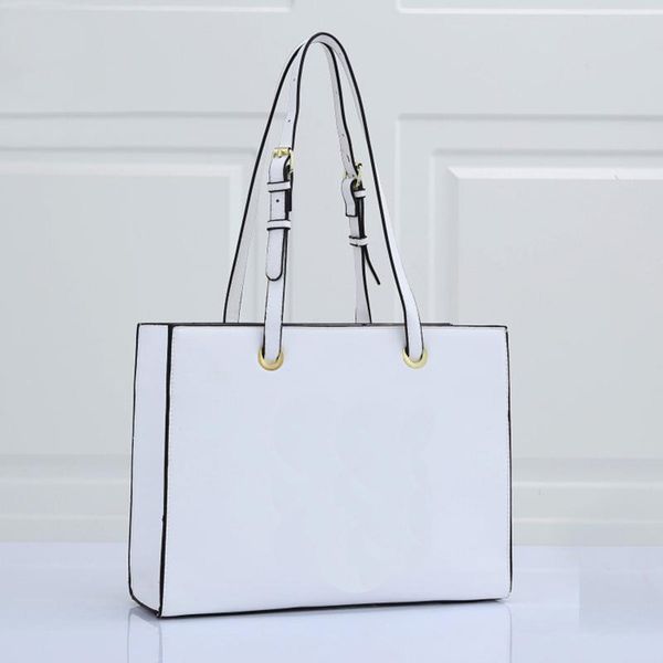 2021 classic brand bags sale handbags luxury women designer shoulder crossbody banquet bag handbag
2021 classic brand bags sale handbags luxury women designer shoulder crossbody banquet bag handbag