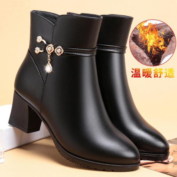 boots 2021 winter warm for women black pu leather ladies shoes mid-calf snow bottes non slip design 
boots 2021 winter warm for women black pu leather ladies shoes mid-calf snow bottes non slip design