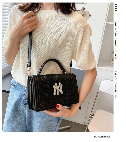 luxury handbags female 2021 summer new foreign style diamond inlaid small square bag handbag messenger fashion solid color single shoulder b
luxury handbags female 2021 summer new foreign style diamond inlaid small square bag handbag messenger fashion solid color single shoulder b