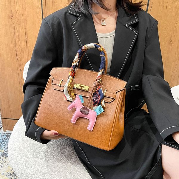 new women's bag winter fashion style portable texture large capacity single shoulder oblique cross
new women's bag winter fashion style portable texture large capacity single shoulder oblique cross