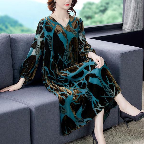 casual dresses 2021 spring autumn womens vintage lantern sleeve velvet floral dress , v neck loose velour flower for women, Black;gray
casual dresses 2021 spring autumn womens vintage lantern sleeve velvet floral dress , v neck loose velour flower for women, Black;gray