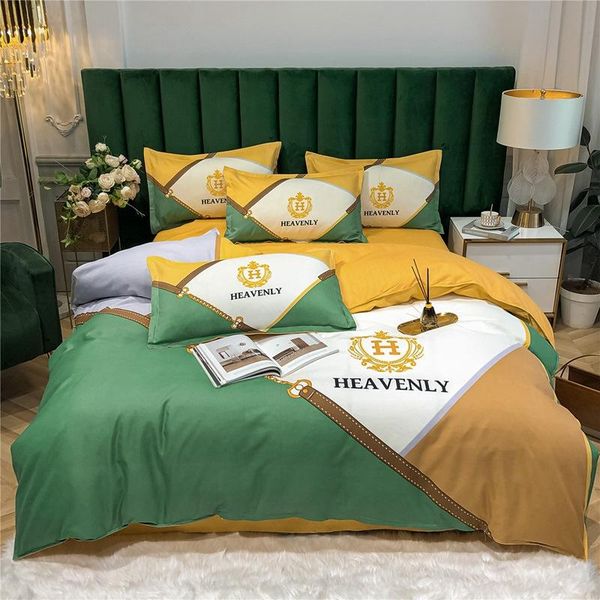 four-piece set bedding fashionable quilt cover comforter sets king size duvet
four-piece set bedding fashionable quilt cover comforter sets king size duvet
