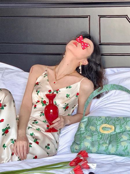 casual dresses 2021 female spring rose print dress v neck dew back thin suspenders, Black;gray
casual dresses 2021 female spring rose print dress v neck dew back thin suspenders, Black;gray