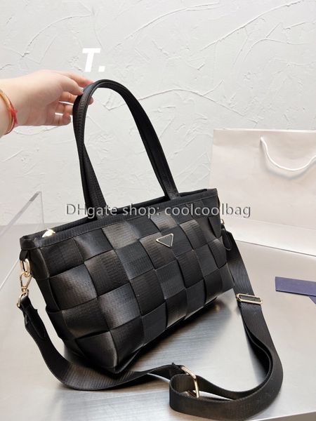 designers nylon women crossbody bag luxurys blue triangle brand wallet fashion purses europe and america handbagsa1417 30 20cm
designers nylon women crossbody bag luxurys blue triangle brand wallet fashion purses europe and america handbagsa1417 30 20cm