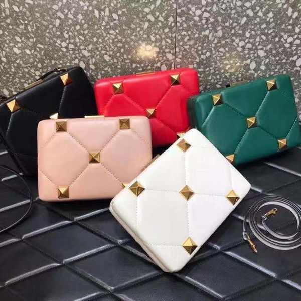 luxurys designer bag large gold rivet handbag clutch small square party evening high with gift box red black nude pink green colors
luxurys designer bag large gold rivet handbag clutch small square party evening high with gift box red black nude pink green colors
