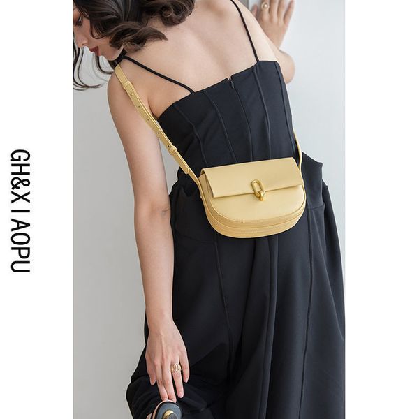 gh & xiaopu spring and summer 2021 new small ck women's single shoulder messenger fashion leather saddle bag
gh & xiaopu spring and summer 2021 new small ck women's single shoulder messenger fashion leather saddle bag