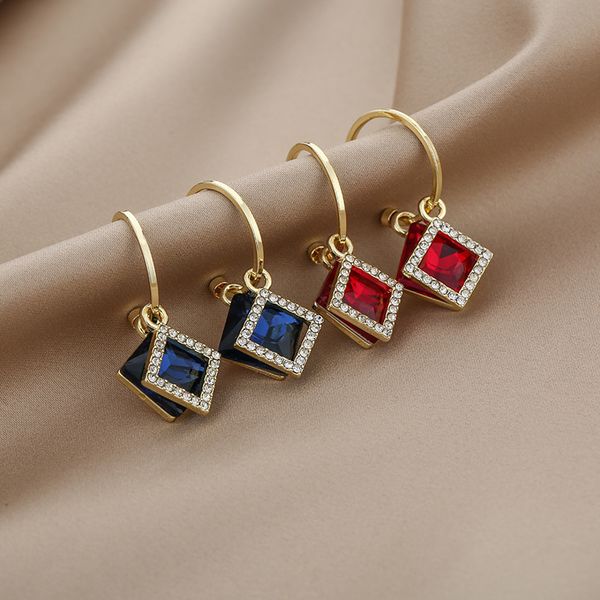 925 silver needle korean style super sparkle diamond square blue crystal earrings versatile thin c-shaped earrings
925 silver needle korean style super sparkle diamond square blue crystal earrings versatile thin c-shaped earrings
