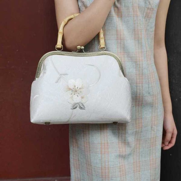 embroidered cheongsam handmade bag underarm dinner women's gift diy hanfu portable gold bag
embroidered cheongsam handmade bag underarm dinner women's gift diy hanfu portable gold bag