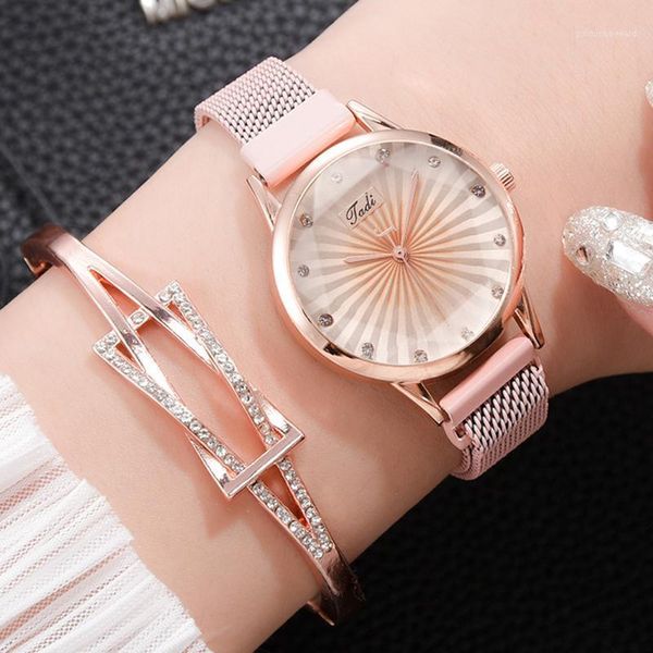 wristwatches 2pcs set luxury women watches diamond rose gold ladies wrist magnetic bracelet watch for female relogio feminino, Slivery;brown 
wristwatches 2pcs set luxury women watches diamond rose gold ladies wrist magnetic bracelet watch for female relogio feminino, Slivery;brown