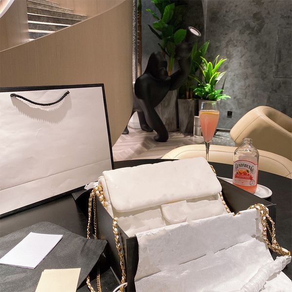 spring and summer the new french fashion shoulder bag flip cover chain mandarin duck buckle genuine leather crossbody bag luxurious designer
spring and summer the new french fashion shoulder bag flip cover chain mandarin duck buckle genuine leather crossbody bag luxurious designer
