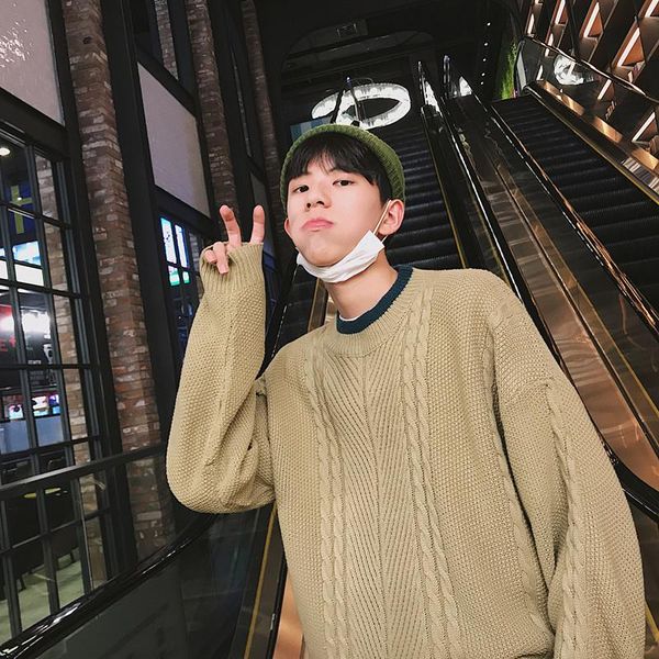 autumn and winter ins port wind loose casual couple hit color pullover sweater round neck contrast coat men's sweaters, White;black
autumn and winter ins port wind loose casual couple hit color pullover sweater round neck contrast coat men's sweaters, White;black