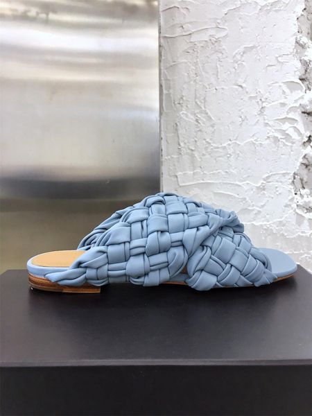 designer luxury trendy slippers, high-end quality, simple solid color, comfortable and non-slip, size 35-40, Black
designer luxury trendy slippers, high-end quality, simple solid color, comfortable and non-slip, size 35-40, Black