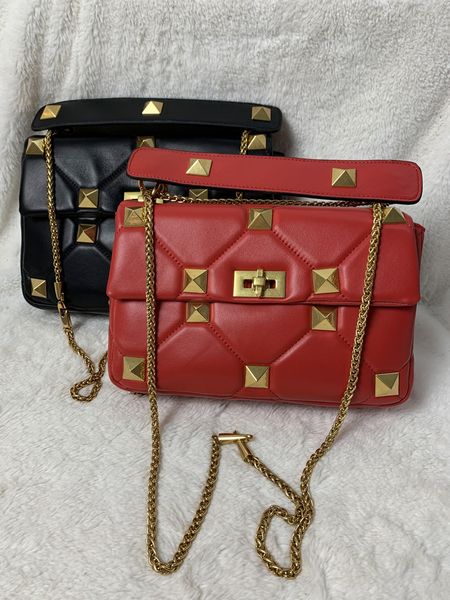 women luxurys designers bags shoulder crossbody bag plain lock chains fashion big rivet flap soft quilting structure black red nude green pi
women luxurys designers bags shoulder crossbody bag plain lock chains fashion big rivet flap soft quilting structure black red nude green pi