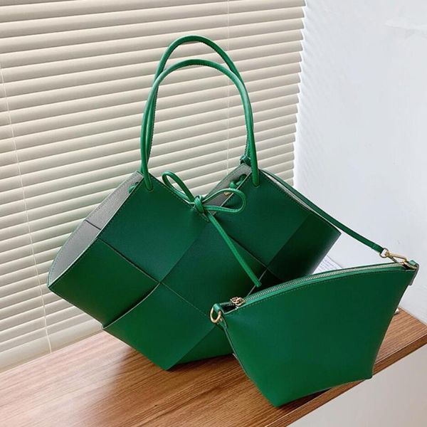 weave large tote bag underarm 2021 fashion high-quality pu leather women's designer handbag shoulder bags
weave large tote bag underarm 2021 fashion high-quality pu leather women's designer handbag shoulder bags