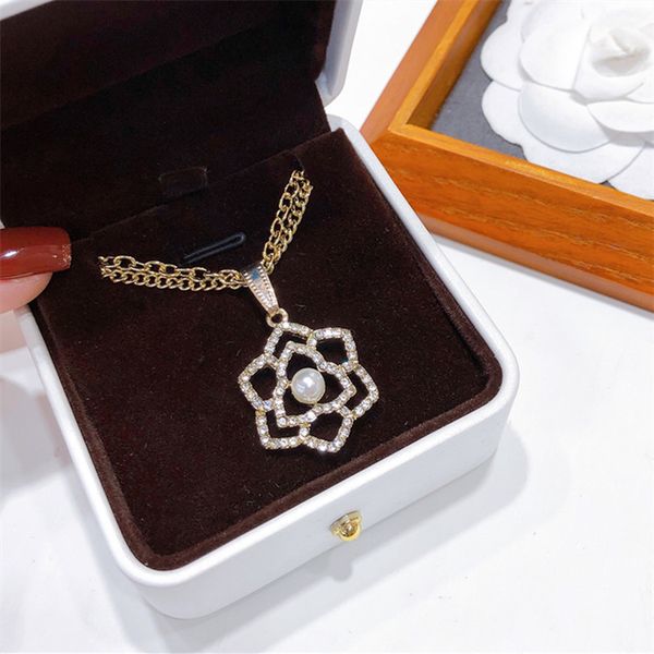 diamond inlaid double-layer clavicle chain light luxury jewelry fashion camellia pearl necklace women's sense of minority design, Silver
diamond inlaid double-layer clavicle chain light luxury jewelry fashion camellia pearl necklace women's sense of minority design, Silver