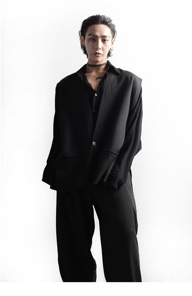 men's vests 20 summer may youth trendy loose and fashionable v-neck vest with one button, Black;white
men's vests 20 summer may youth trendy loose and fashionable v-neck vest with one button, Black;white