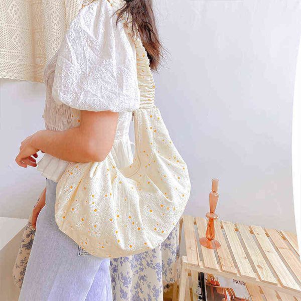 shopping women's flower embroidery shoulder zipper handbag, korean fashion, new series 2020 220310
shopping women's flower embroidery shoulder zipper handbag, korean fashion, new series 2020 220310
