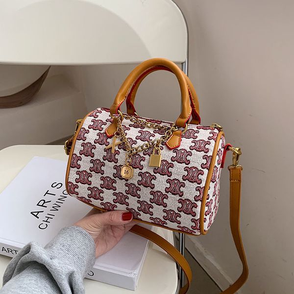 designer handbags new fashion canvas pillow hand printed letter shoulder popular metal pendant messenger bag, Red;black
designer handbags new fashion canvas pillow hand printed letter shoulder popular metal pendant messenger bag, Red;black