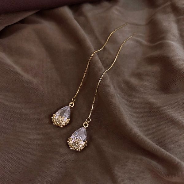 ear thread female 2021 new fashion french romantic water drop crystal earrings simple temperament female 925 silver needle earrings female
ear thread female 2021 new fashion french romantic water drop crystal earrings simple temperament female 925 silver needle earrings female