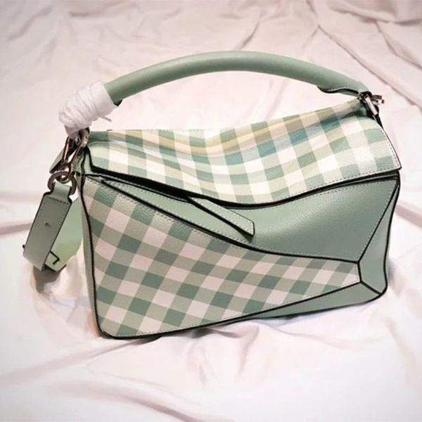 factory outlet luxury handbags and storage loew luxury s summer fashion net red 2021 new simple women's popular single shoulder messeng
factory outlet luxury handbags and storage loew luxury s summer fashion net red 2021 new simple women's popular single shoulder messeng