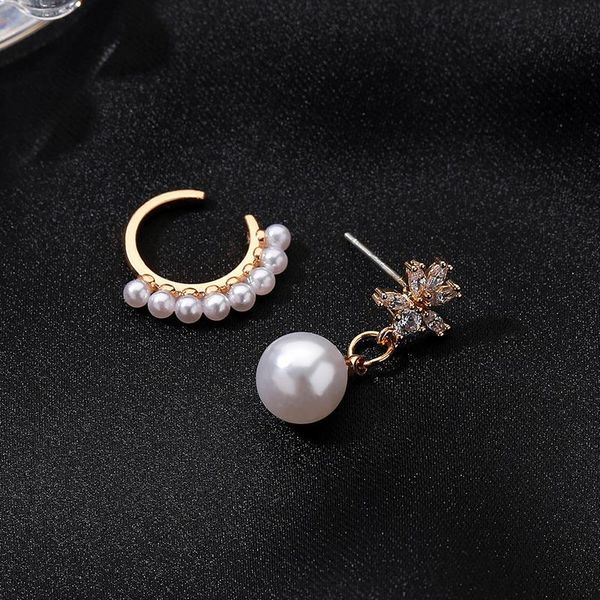 stud 2pcs/set trendy zircon flower earrings geometric simulated pearl ear cartilage clip on earings for women ladies jewelry, Golden;silver
stud 2pcs/set trendy zircon flower earrings geometric simulated pearl ear cartilage clip on earings for women ladies jewelry, Golden;silver