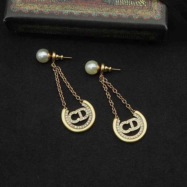dijia cd earrings fashion ring luxury pearl designer jewelry letter pendant full half diamond design sense d family temperament, Red;brown
dijia cd earrings fashion ring luxury pearl designer jewelry letter pendant full half diamond design sense d family temperament, Red;brown