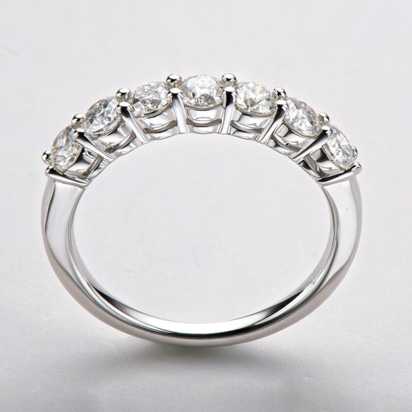 set auger female ring sale fashion simple 3mm seven star row mossan stone, Slivery;golden
set auger female ring sale fashion simple 3mm seven star row mossan stone, Slivery;golden