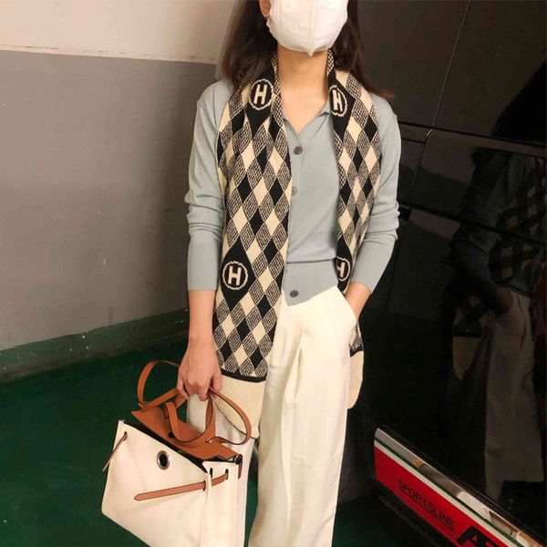 the new design korean dongdamen winter versatile knitted h letter wool warm couple universal scarf, Blue;gray
the new design korean dongdamen winter versatile knitted h letter wool warm couple universal scarf, Blue;gray
