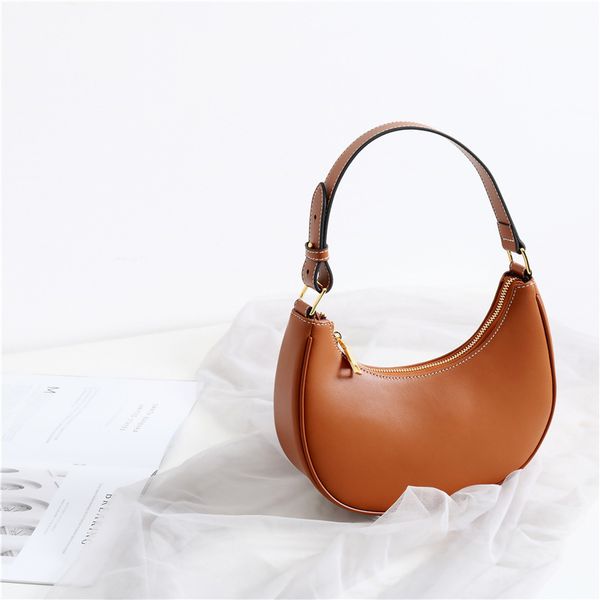 design hand arc de armpit 2021 fashion new lisa one shoulder hold cowhide middle ancient french stick old flower bag, Red;black
design hand arc de armpit 2021 fashion new lisa one shoulder hold cowhide middle ancient french stick old flower bag, Red;black
