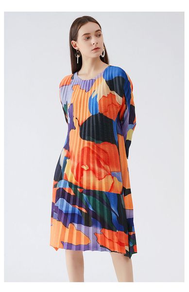 dress sell miyake three-quarters round collar fold impression dressed stock, Black;gray
dress sell miyake three-quarters round collar fold impression dressed stock, Black;gray
