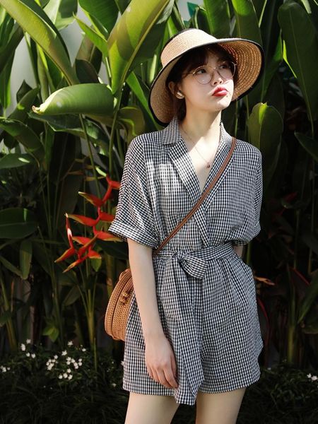 women's jumpsuits & rompers korean jumpsuit women v neck short sleeve plaid casual loose elegant beach pants overalls with belt female, Black;white
women's jumpsuits & rompers korean jumpsuit women v neck short sleeve plaid casual loose elegant beach pants overalls with belt female, Black;white