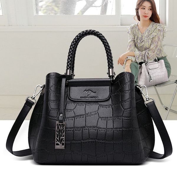 handbag 2021 women's mother's one shoulder messenger versatile atmosphere bag
handbag 2021 women's mother's one shoulder messenger versatile atmosphere bag