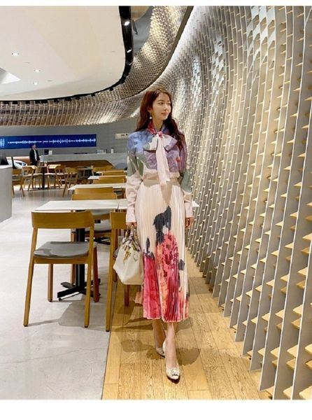 two piece dress korean version of the autumn bow tie printed shirt + pleated skirt suit yej3, White
two piece dress korean version of the autumn bow tie printed shirt + pleated skirt suit yej3, White