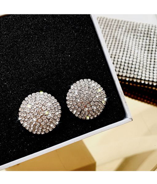 925 silver needle personality exaggerated flash diamond earrings love round earrings super flash net red atmosphere earrings
925 silver needle personality exaggerated flash diamond earrings love round earrings super flash net red atmosphere earrings