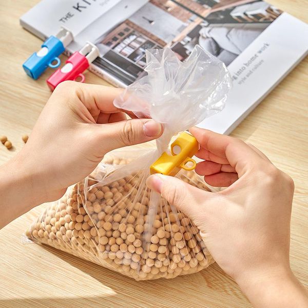 bag clips 3pcs/set multi purpose durable fresh food closure clamp elastic bread plastic sealing clip for kitchen
bag clips 3pcs/set multi purpose durable fresh food closure clamp elastic bread plastic sealing clip for kitchen